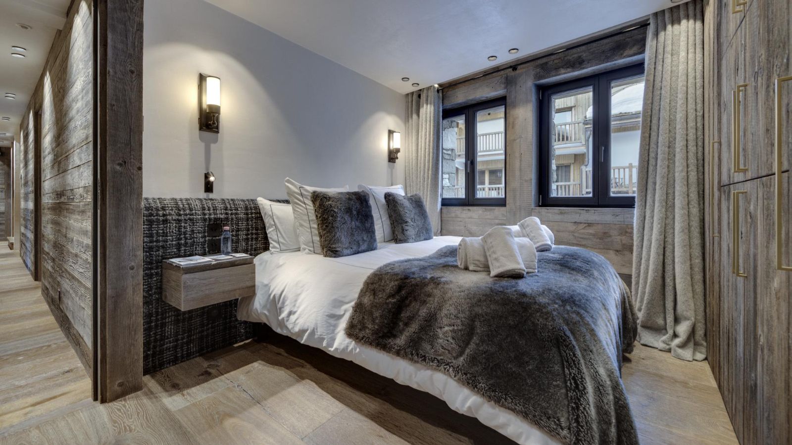 Luxury-Ski-Chalet-Val-D-Isere-Chalet-Ours-Blanc-Oxford-Ski-Bedroom (6).jpg