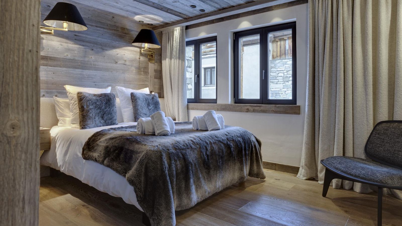 Luxury-Ski-Chalet-Val-D-Isere-Chalet-Ours-Blanc-Oxford-Ski-Bedroom (10).jpg