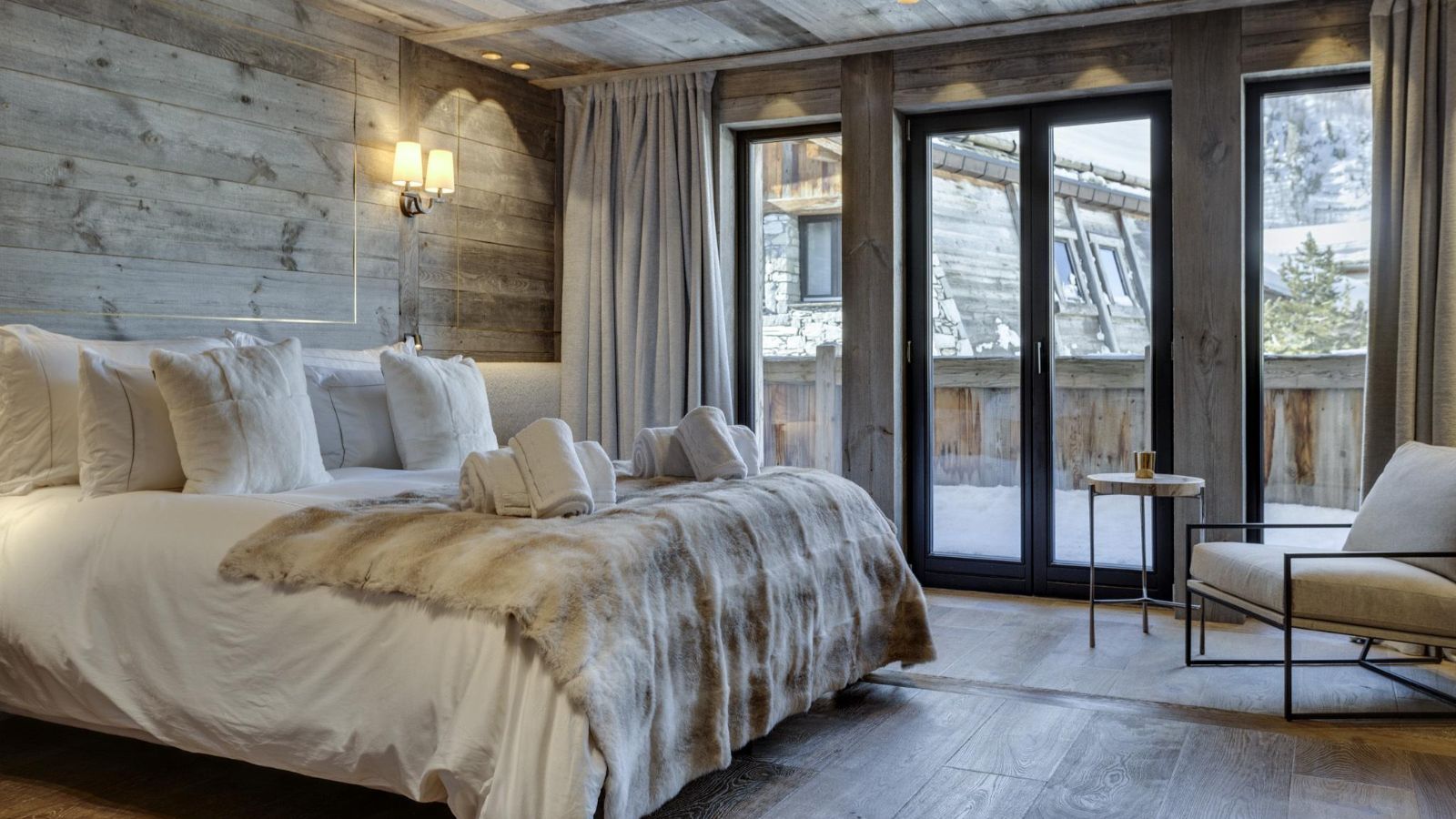 Luxury-Ski-Chalet-Val-D-Isere-Chalet-Ours-Blanc-Oxford-Ski-Bedroom (31).jpg