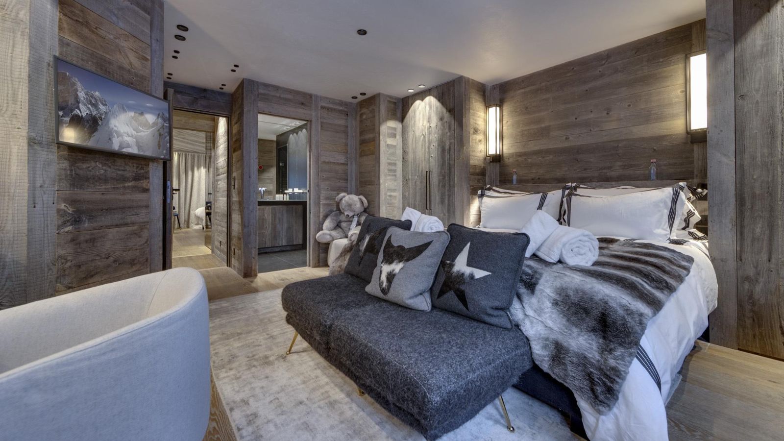 Luxury-Ski-Chalet-Val-D-Isere-Chalet-Ours-Blanc-Oxford-Ski-Bedroom (44).jpg