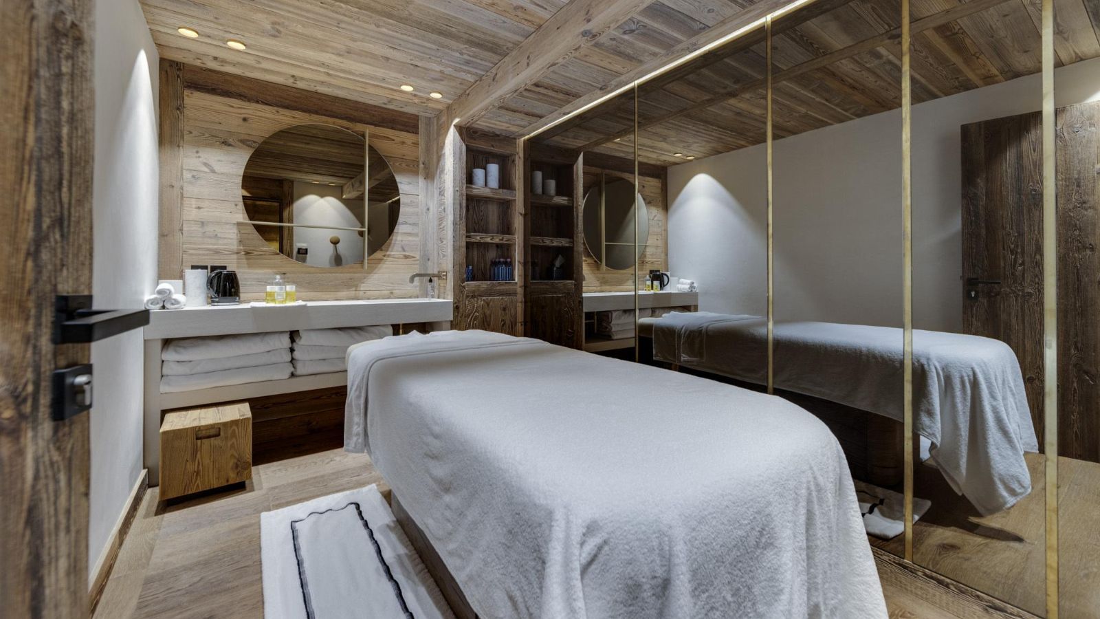 Luxury-Ski-Chalet-Val-D-Isere-Chalet-Ours-Blanc-Oxford-Ski-Massage-Room.jpg