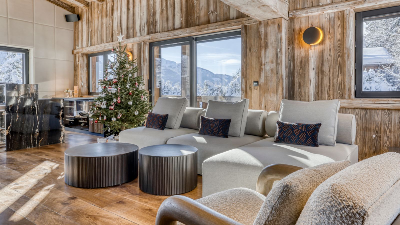 Luxury-Ski-Chalet-Eternel-Megeve-Oxford-Ski-Company-Lounge (7).jpg
