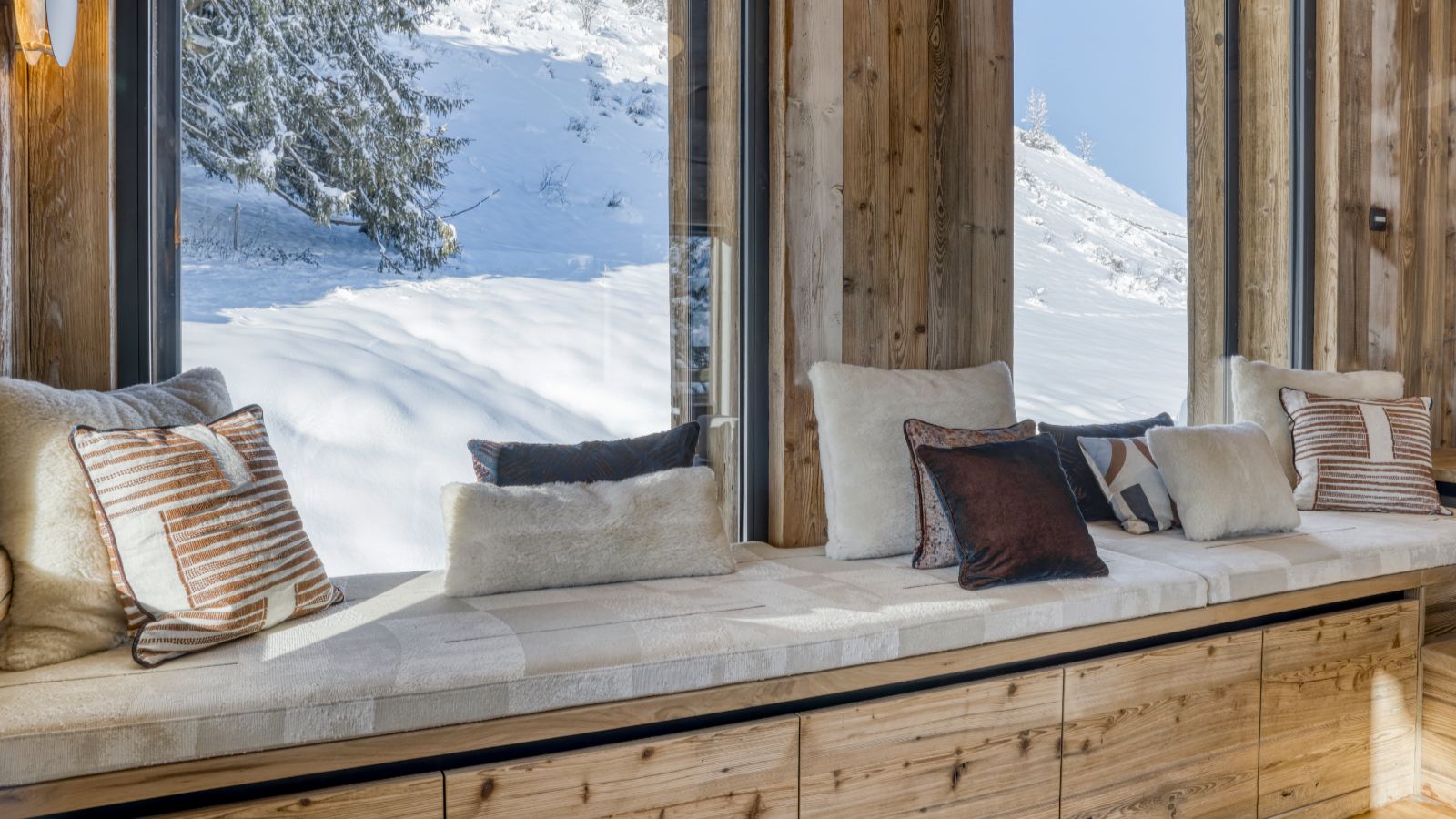 Luxury-Ski-Chalet-Eternel-Megeve-Oxford-Ski-Company-Seating.jpg