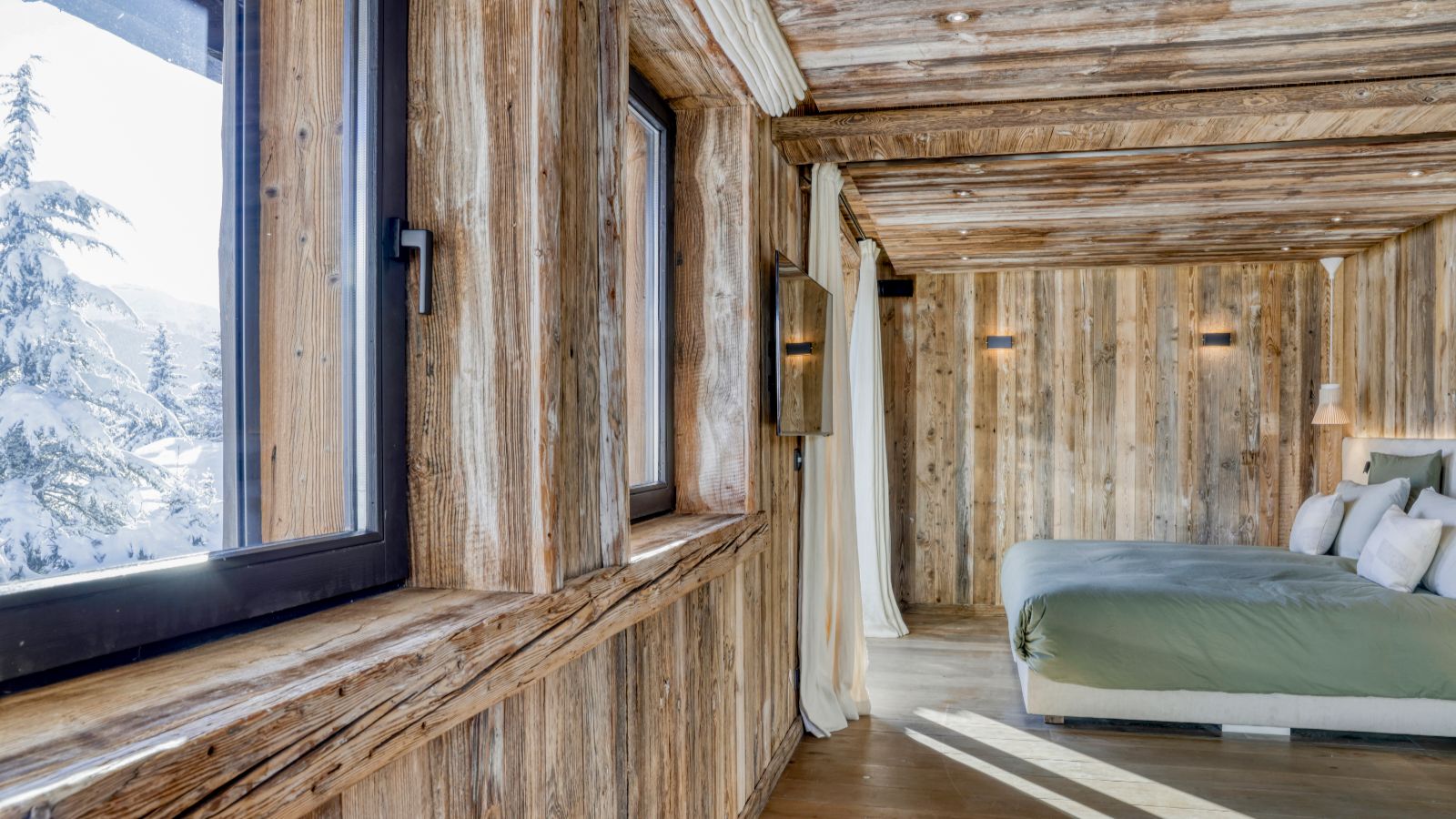 Luxury-Ski-Chalet-Eternel-Megeve-Oxford-Ski-Company-Bedroom (9).jpg