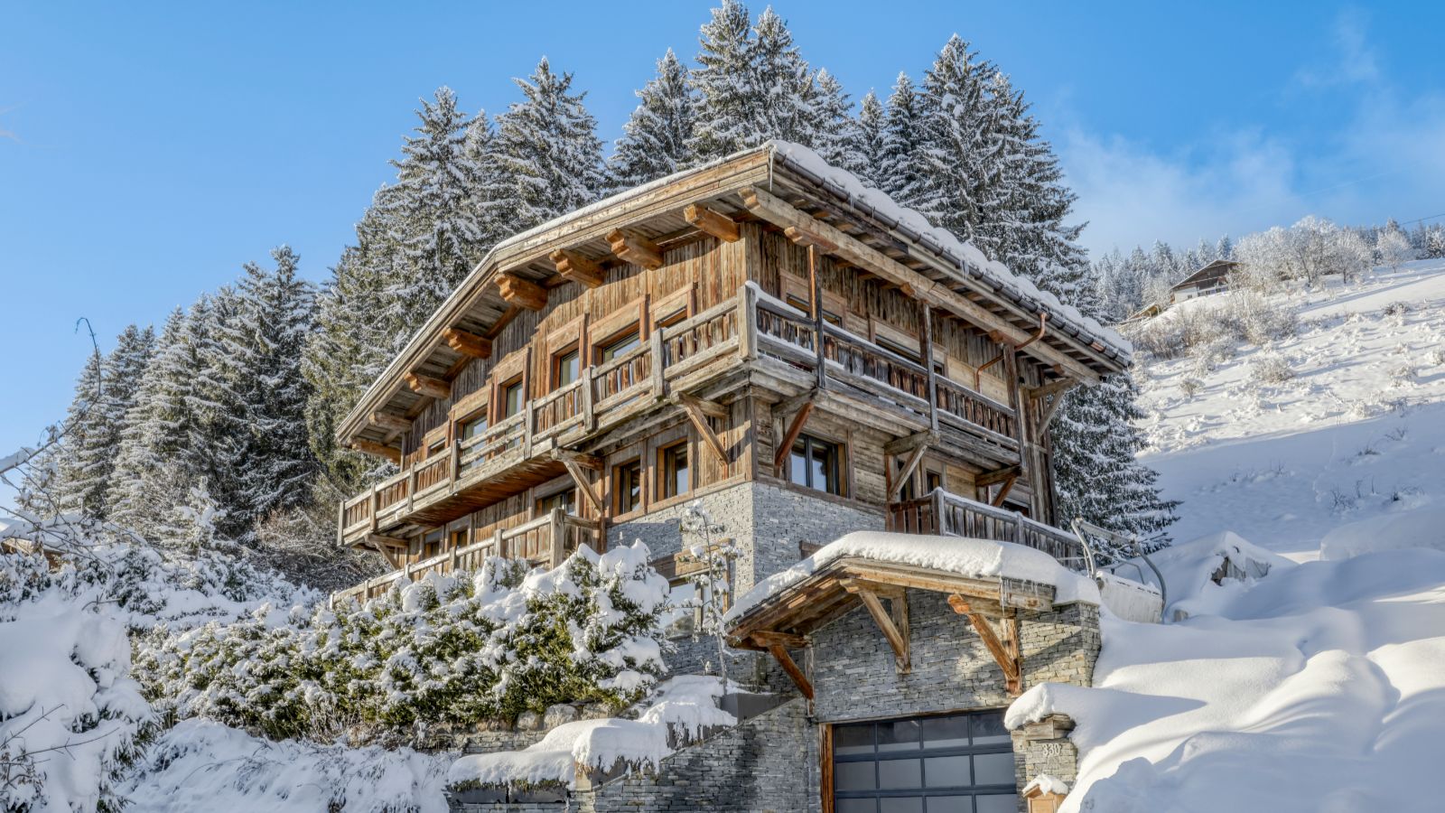 Luxury-Ski-Chalet-Eternel-Megeve-Oxford-Ski-Company-Chalet.jpg