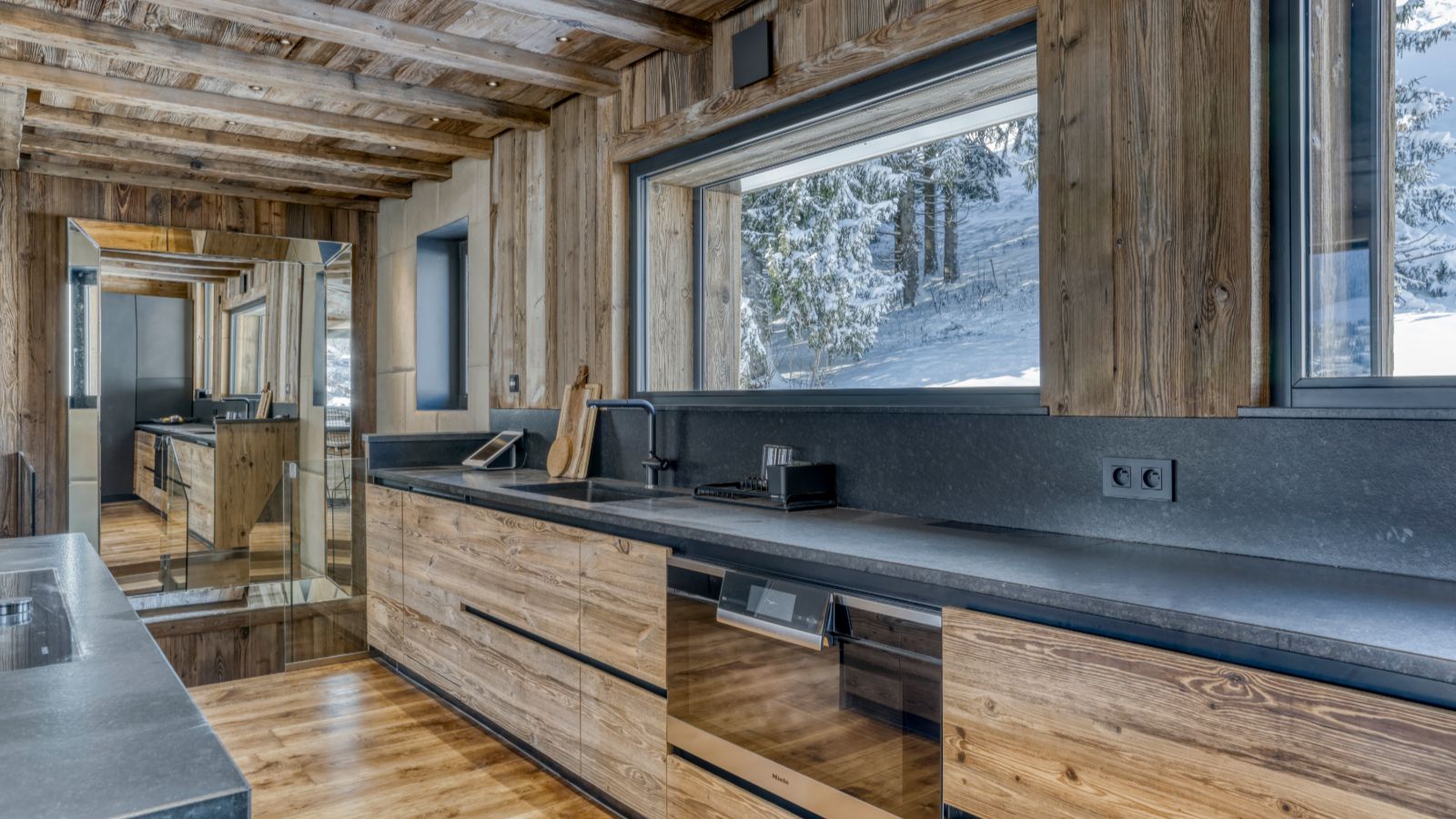 Luxury-Ski-Chalet-Eternel-Megeve-Oxford-Ski-Company-Kitchen.jpg