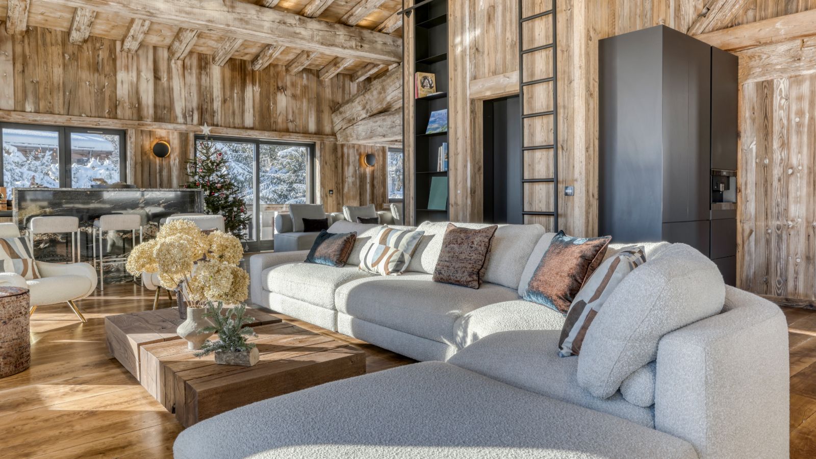 Luxury-Ski-Chalet-Eternel-Megeve-Oxford-Ski-Company-Lounge (4).jpg