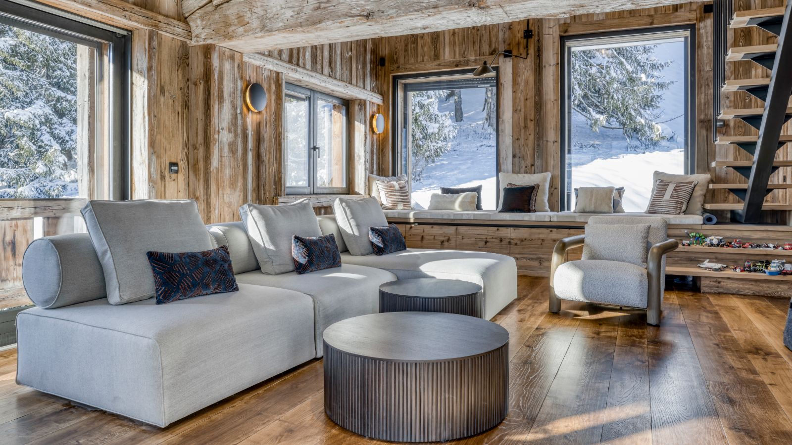 Luxury-Ski-Chalet-Eternel-Megeve-Oxford-Ski-Company-Lounge (6).jpg