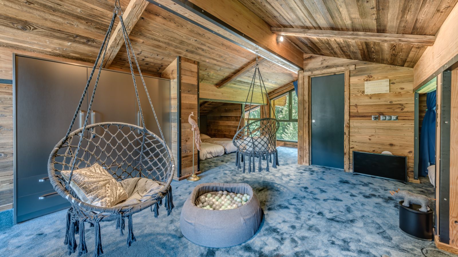 Luxury-Ski-Tignes-Chalet-Monts-Oxford-Ski-Company-Seating.jpg