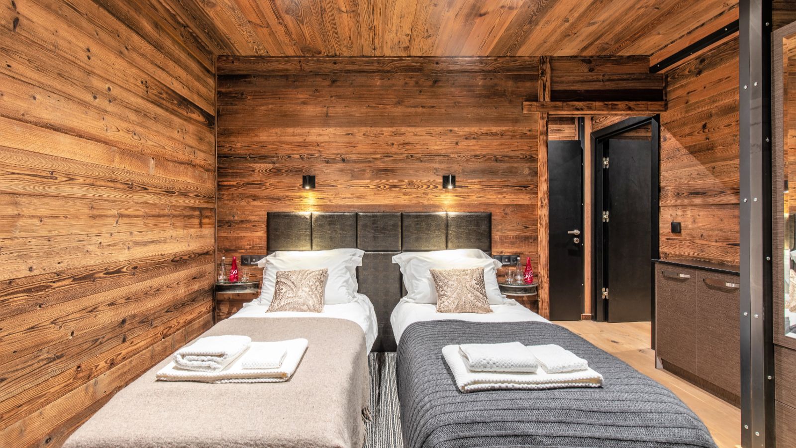 Luxury-Ski-Tignes-Chalet-Monts-Oxford-Ski-Company-Twin (2).jpg