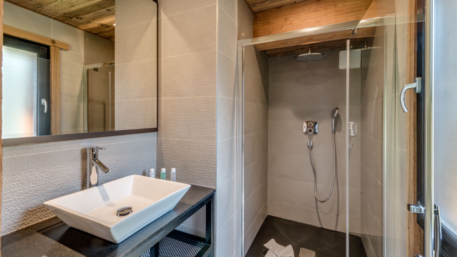 Luxury-Ski-Tignes-Chalet-Monts-Oxford-Ski-Company-Bathroom (2).jpg