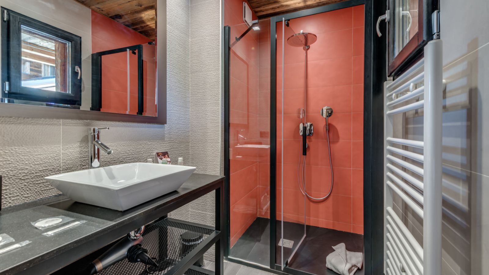 Luxury-Ski-Tignes-Chalet-Monts-Oxford-Ski-Company-Bathroom.jpg