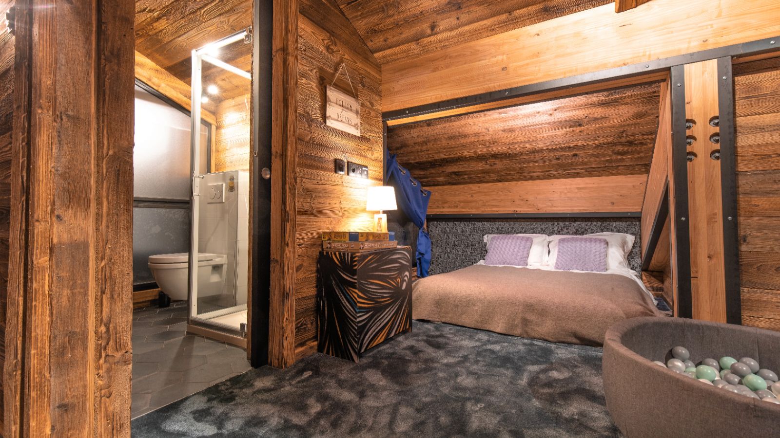 Luxury-Ski-Tignes-Chalet-Monts-Oxford-Ski-Company-Bedroom (8).jpg