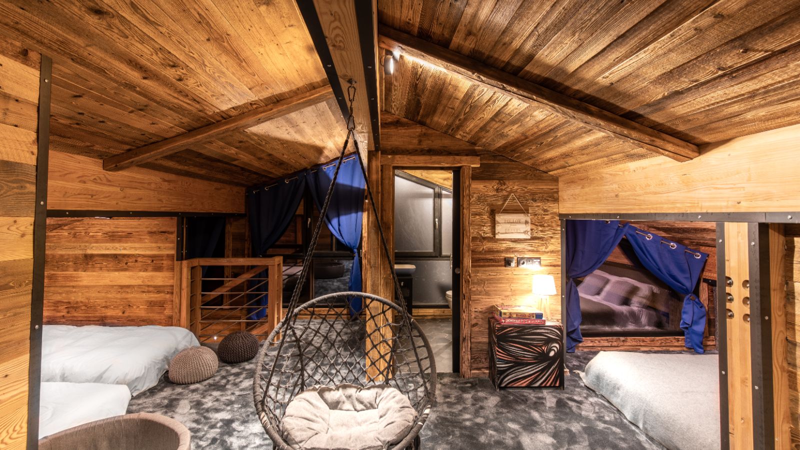 Luxury-Ski-Tignes-Chalet-Monts-Oxford-Ski-Company-Bedroom (9).jpg