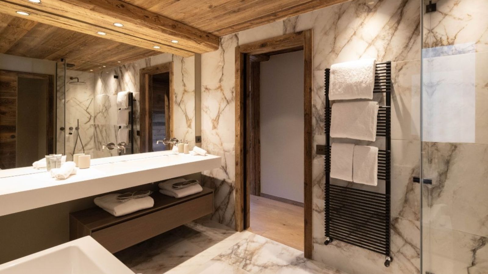 Luxury-Ski-Chalet-Megeve-Chalet-de-la-croix-Oxford-Ski-Bathroom.jpg