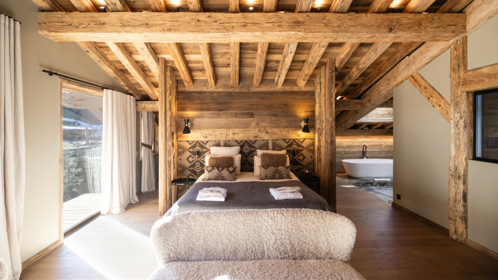Luxury-Ski-Chalet-Megeve-Chalet-de-la-croix-Oxford-Ski-Bedroom (1).png