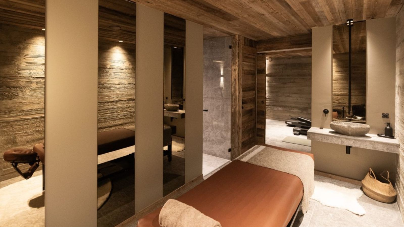 Luxury-Ski-Chalet-Megeve-Chalet-de-la-croix-Oxford-Ski-Massage.jpg