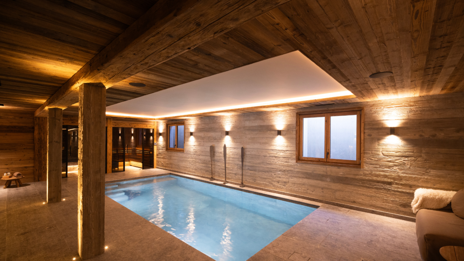 Luxury-Ski-Chalet-Megeve-Chalet-de-la-croix-Oxford-Ski-Pool3.png