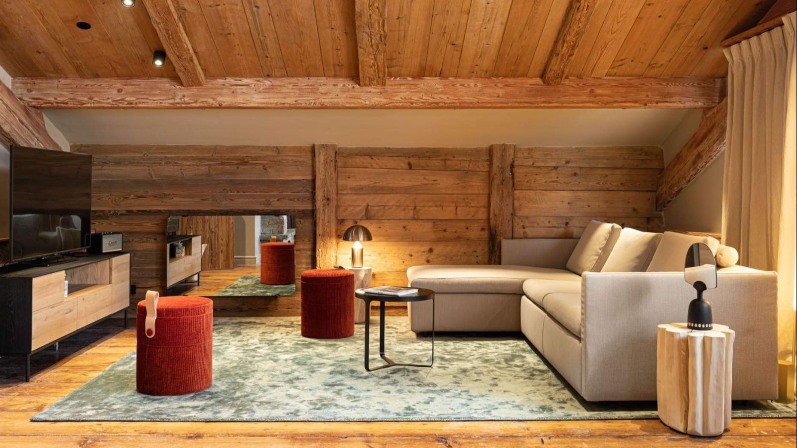 Luxury-Ski-Apartment-Courchevel-1850-Le-Chabichou-Oxford-Ski-Lounge (3).jpg