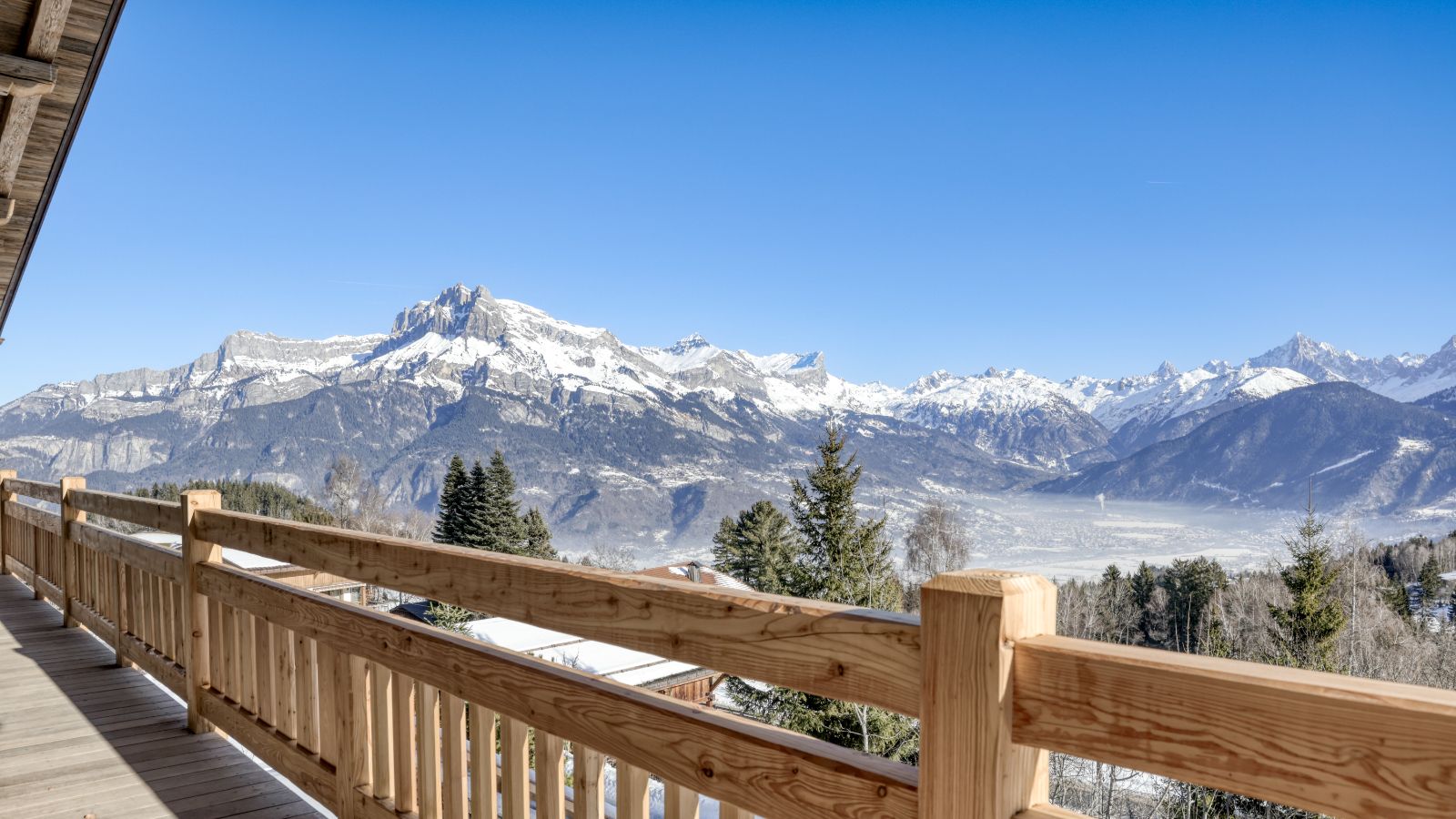 Luxury-Ski-Megeve-Chalet-Vernay-OSC-Balcony.jpg
