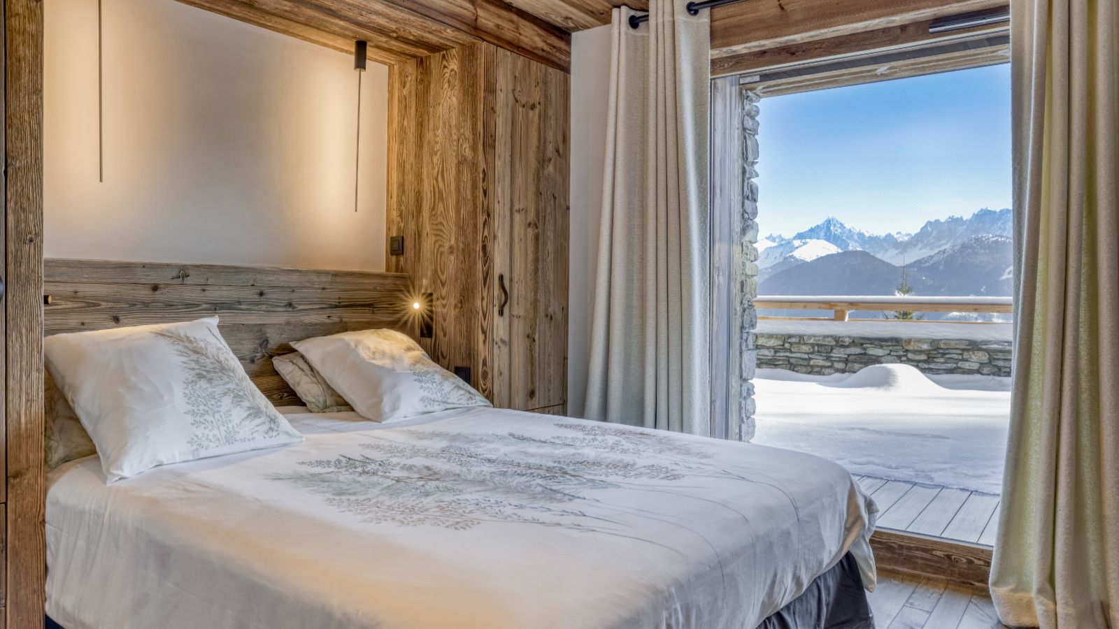 Luxury-Ski-Megeve-Chalet-Vernay-OSC-Bedroom (2).jpg