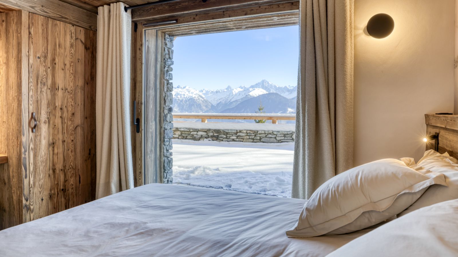 Luxury-Ski-Megeve-Chalet-Vernay-OSC-bedroom1.jpg