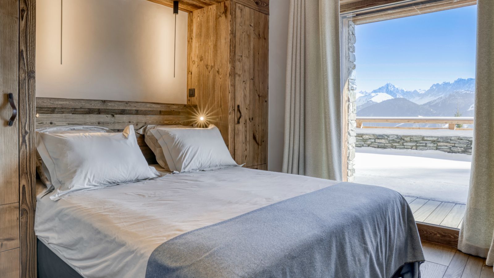 Luxury-Ski-Megeve-Chalet-Vernay-OSC-Bedroom3.jpg