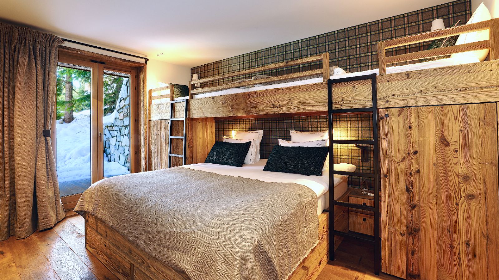 Luxury-Ski-Chalet-Courchevel-1850-Chalet-Le-1850-Oxford-Ski-Bedroom (3).jpeg