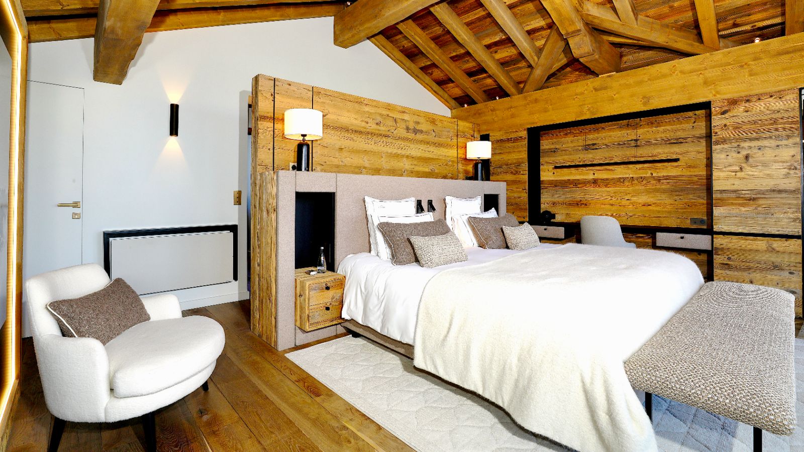 Luxury-Ski-Chalet-Courchevel-1850-Chalet-Le-1850-Oxford-Ski-Bedroom (7).jpeg