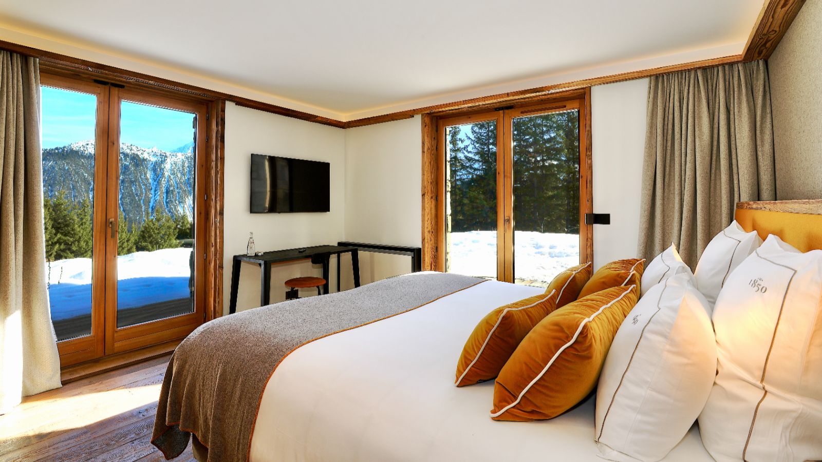Luxury-Ski-Chalet-Courchevel-1850-Chalet-Le-1850-Oxford-Ski-Bedroom (10).jpeg