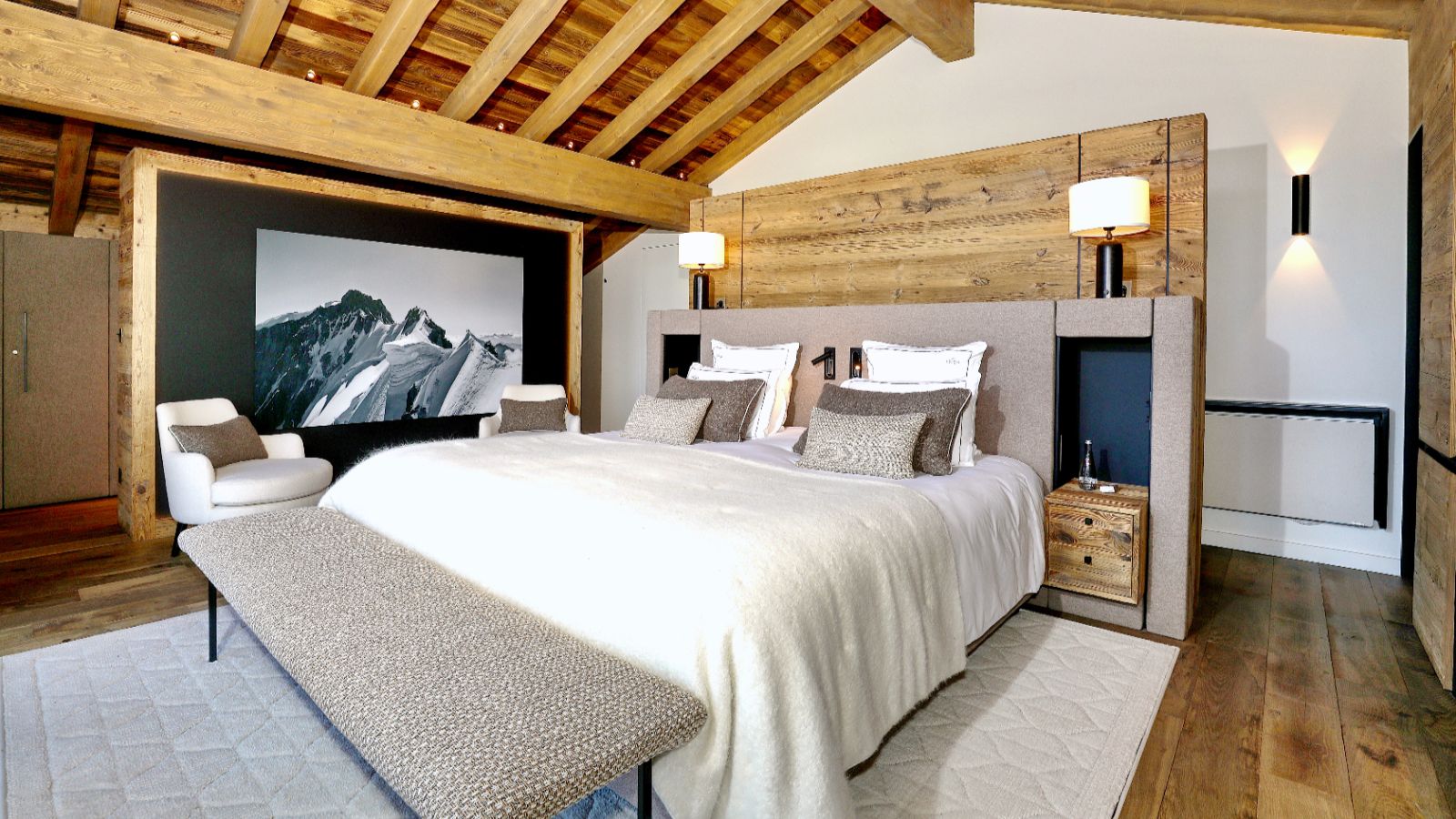 Luxury-Ski-Chalet-Courchevel-1850-Chalet-Le-1850-Oxford-Ski-Bedroom (17).jpeg
