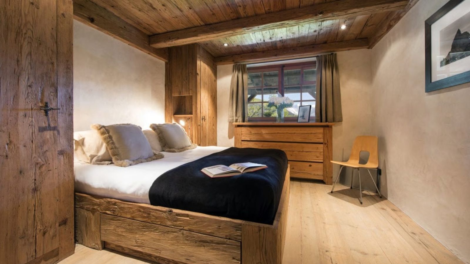 Luxury-Ski-Verbier-Chalet-bibi-OSC-Bedroom1.jpg