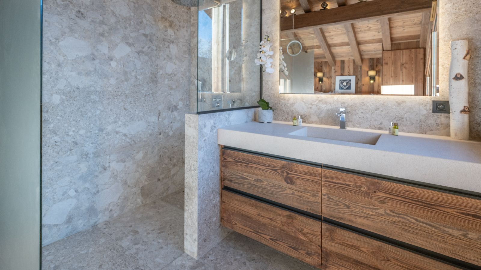 Luxury-Ski-Chalet-Meribel-Chalet-Altais-Oxford-Ski-Bathroom.jpg