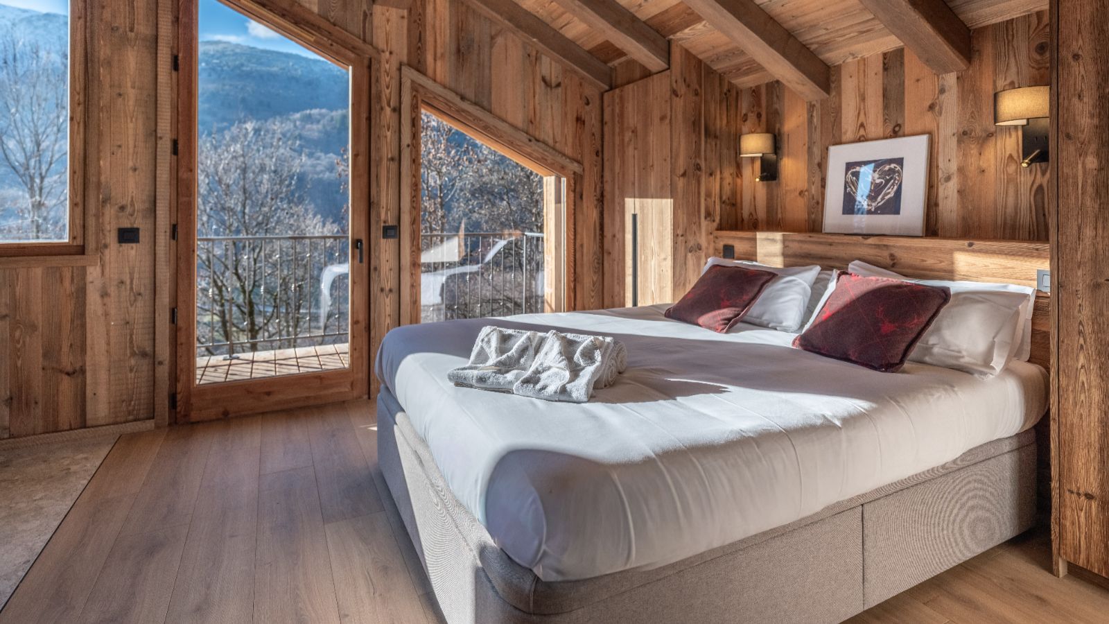 Luxury-Ski-Chalet-Meribel-Chalet-Altais-Oxford-Ski-Bedroom (3).jpg