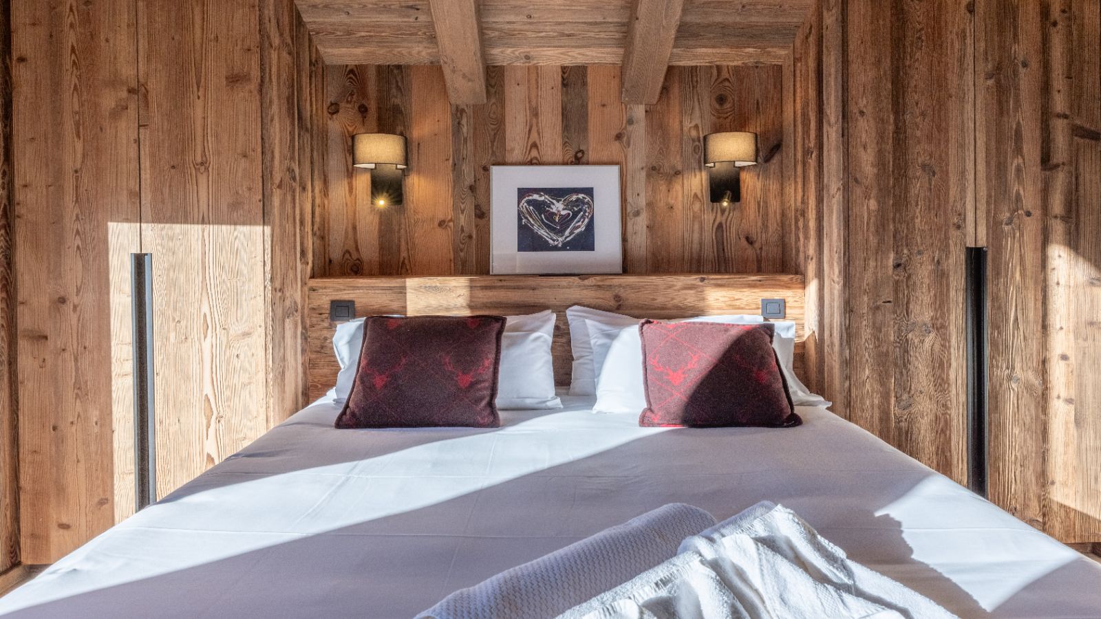 Luxury-Ski-Chalet-Meribel-Chalet-Altais-Oxford-Ski-Bedroom (6).jpg