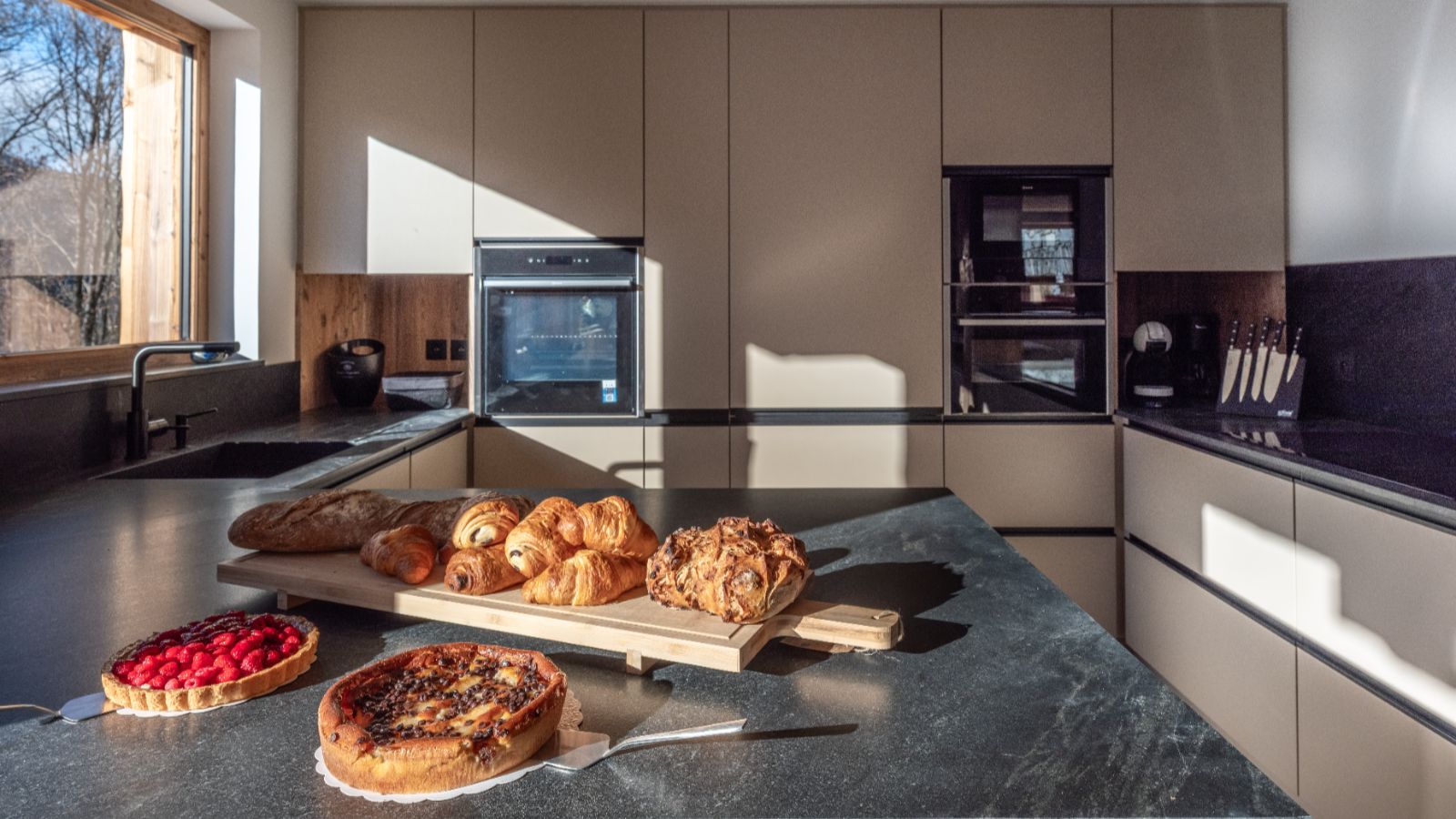 Luxury-Ski-Chalet-Meribel-Chalet-Altais-Oxford-Ski-Bedroom (17).jpg