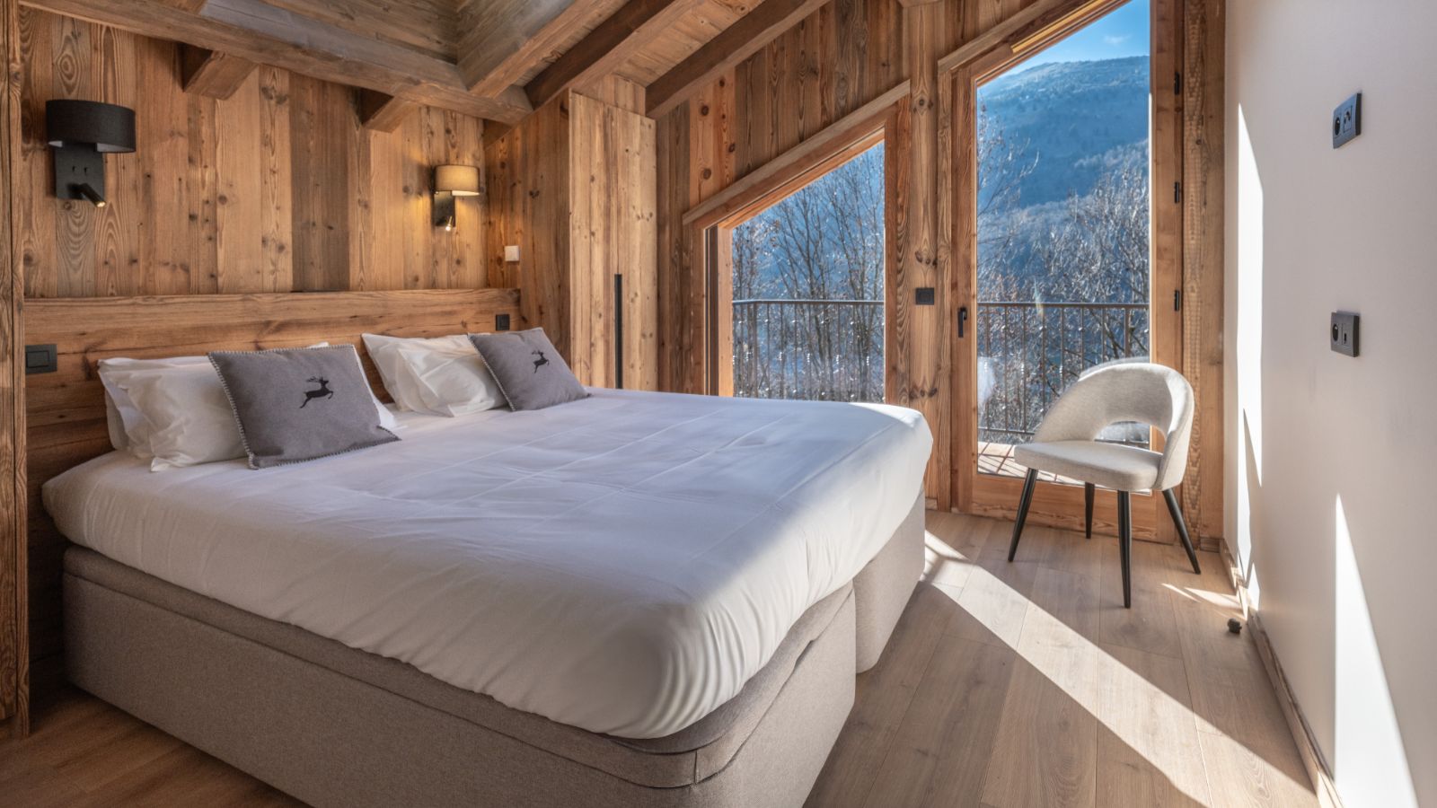 Luxury-Ski-Chalet-Meribel-Chalet-Altais-Oxford-Ski-Bunk-Bedroom (7).jpg