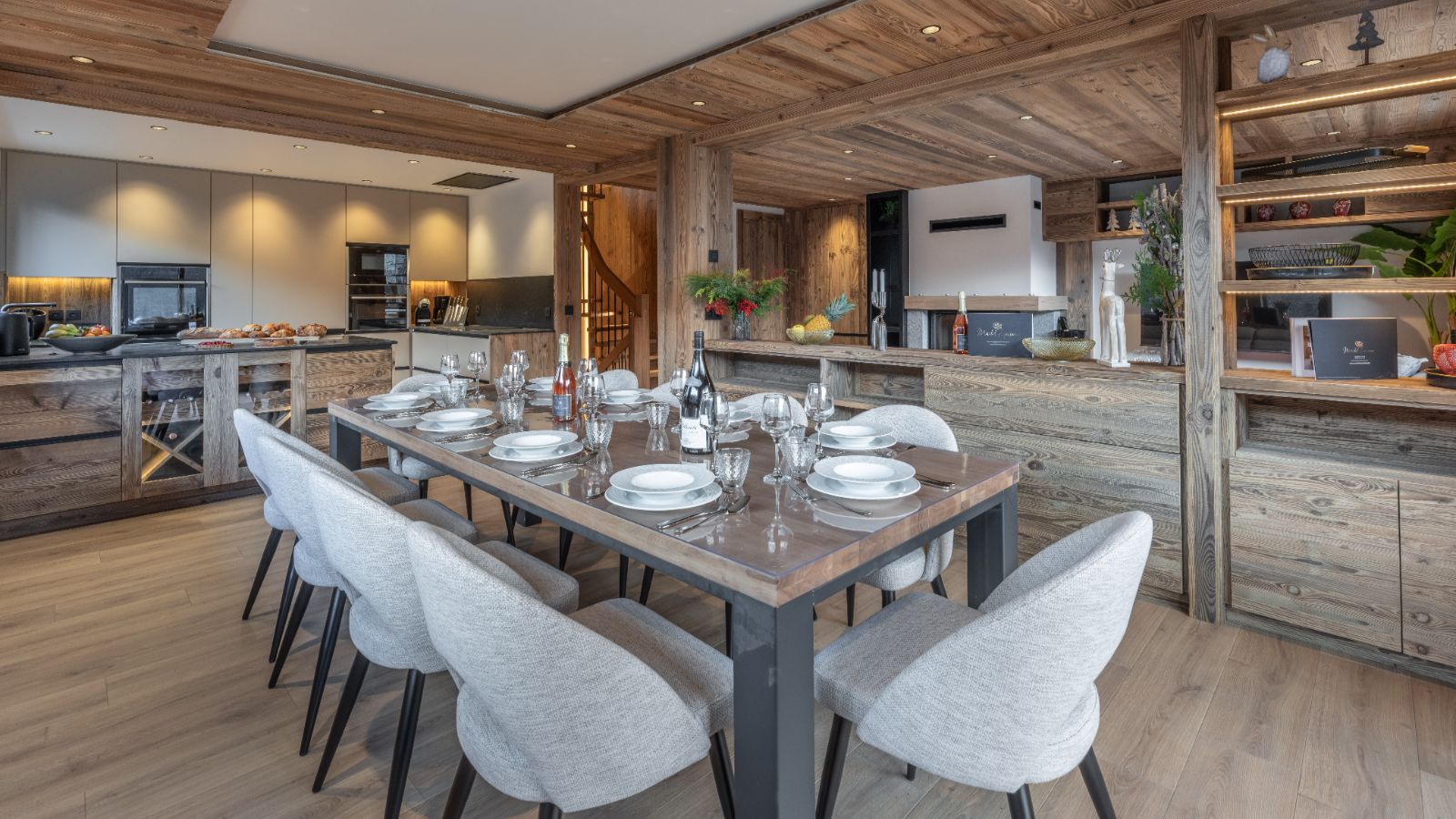 Luxury-Ski-Chalet-Meribel-Chalet-Altais-Oxford-Ski-Dining (2).jpg