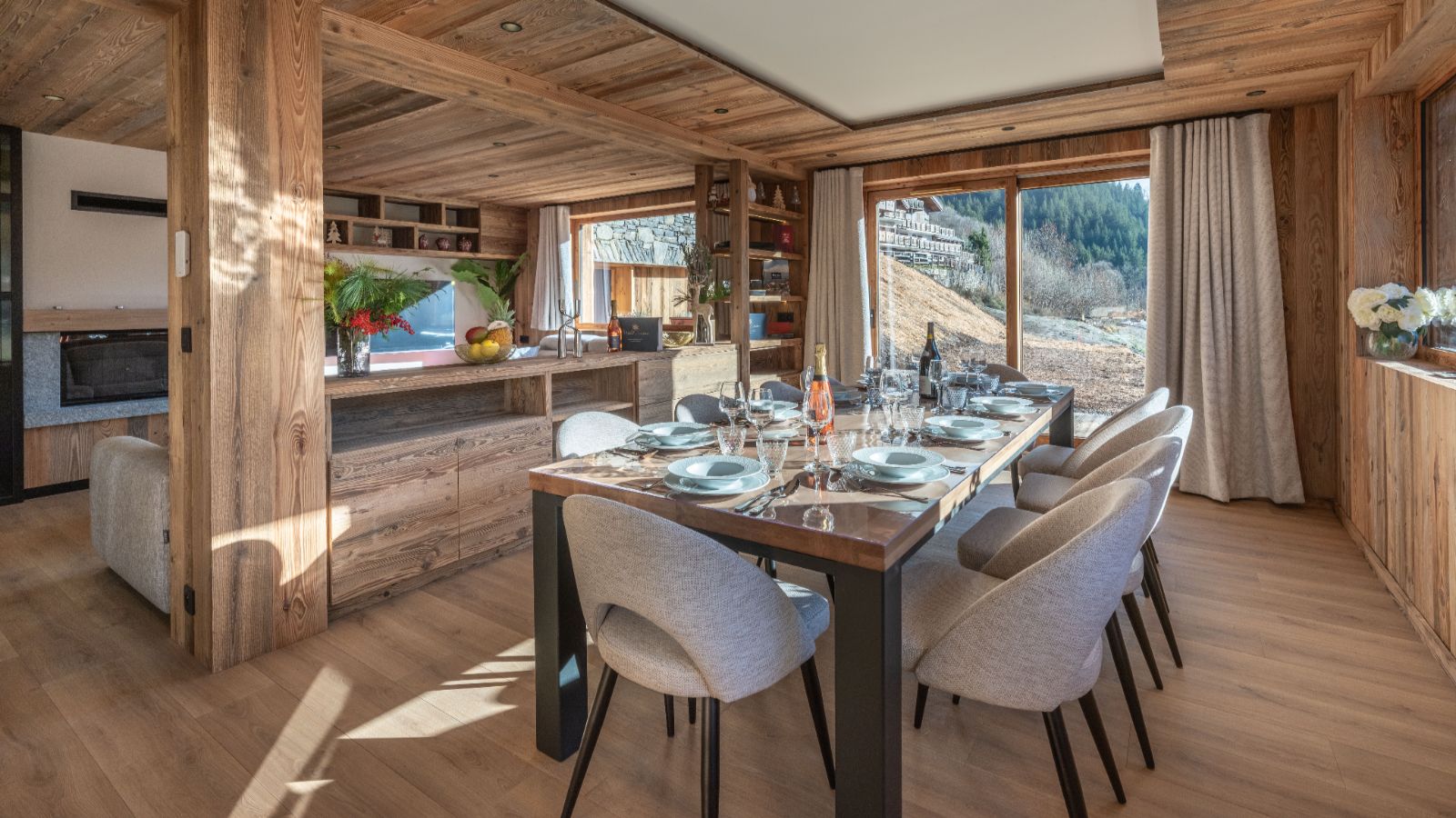Luxury-Ski-Chalet-Meribel-Chalet-Altais-Oxford-Ski-Dining.jpg