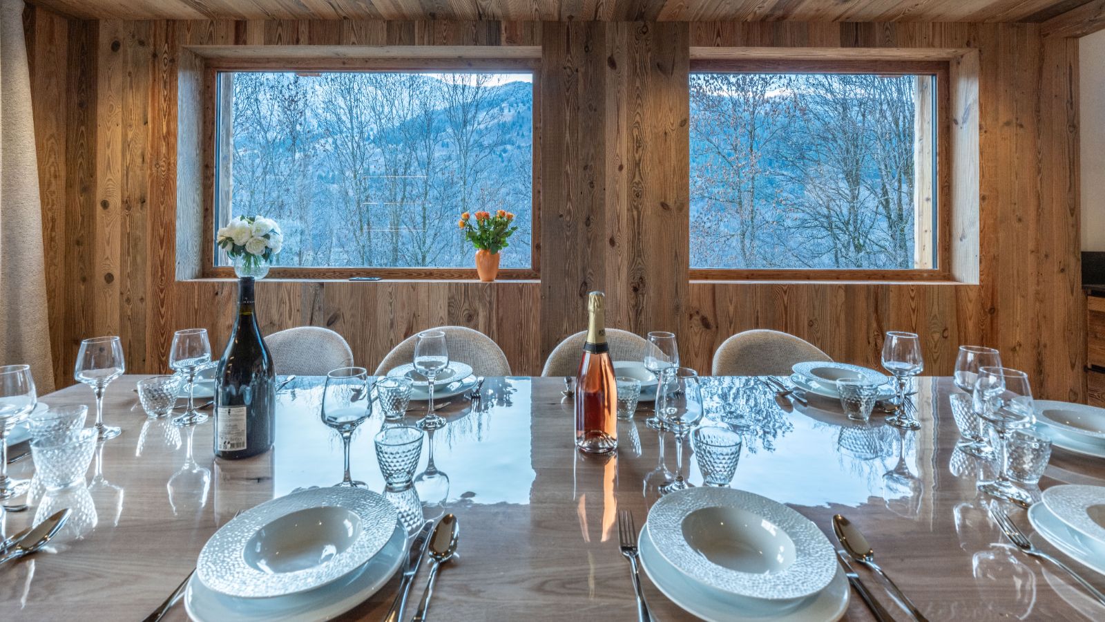 Luxury-Ski-Chalet-Meribel-Chalet-Altais-Oxford-Ski-Dining3.jpg
