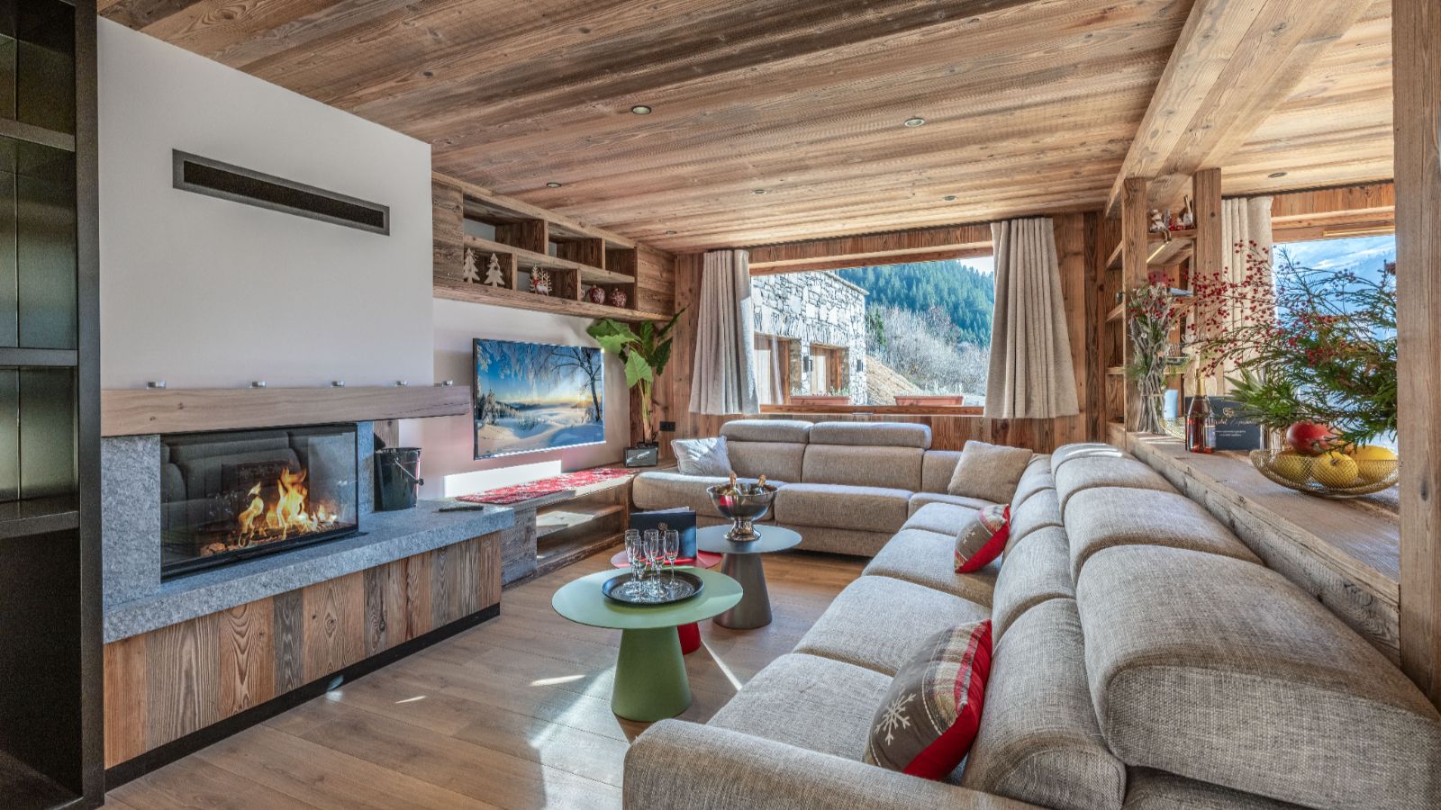 Luxury-Ski-Chalet-Meribel-Chalet-Altais-Oxford-Ski-Lounge.jpg