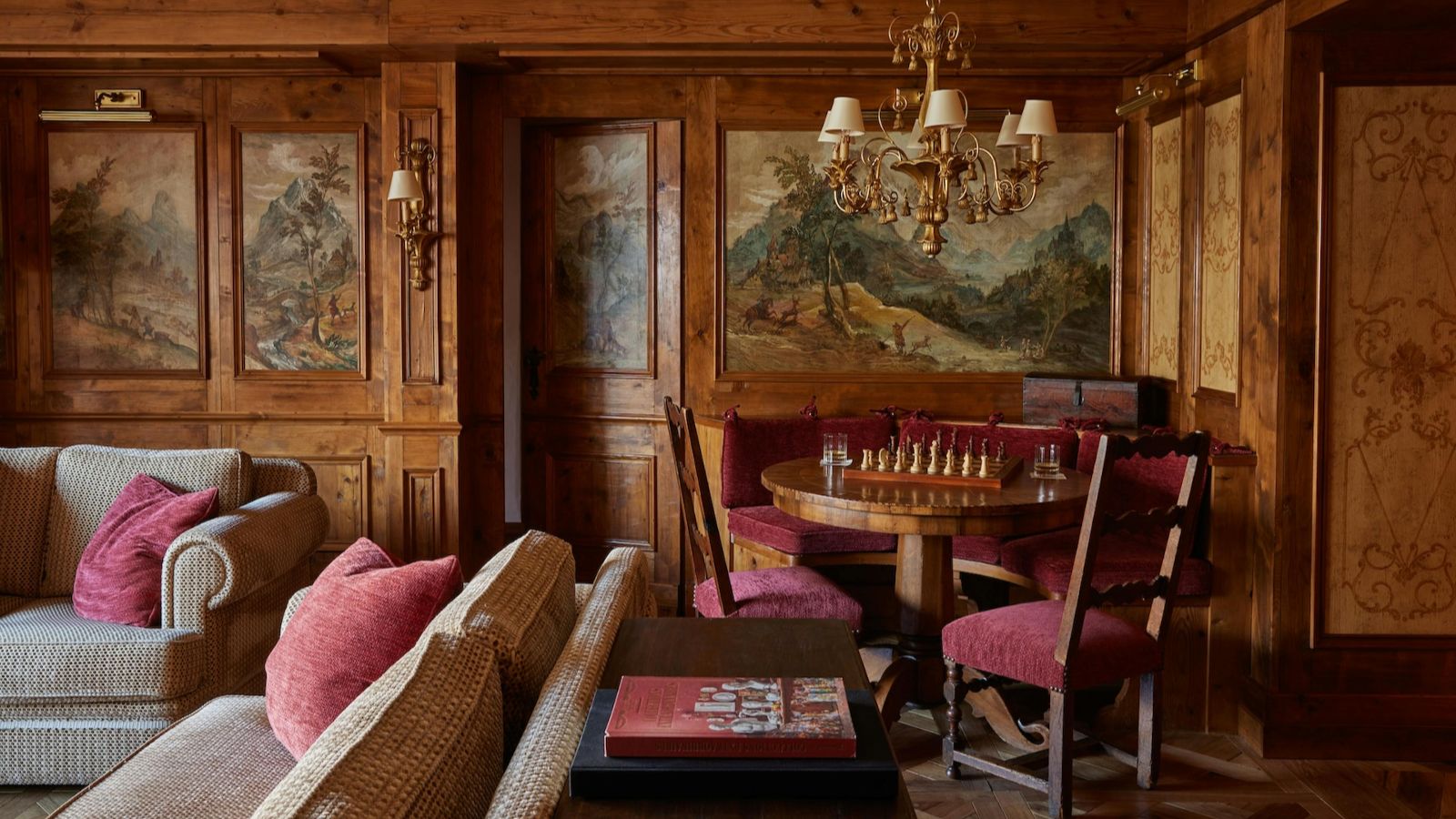 Luxury-Ski-Suite-Courchevel-1850-Lys-Martagon-Suite-Airelles-Oxford-Ski-Lounge.jpeg