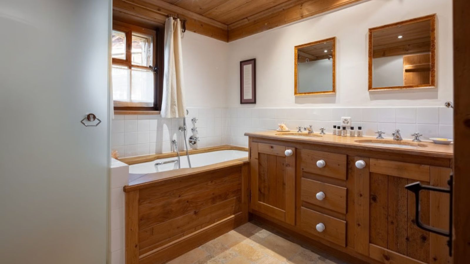 Luxury-Ski-Verbier-Chalet-lalapanzi-OSC-Bathroom1.jpg