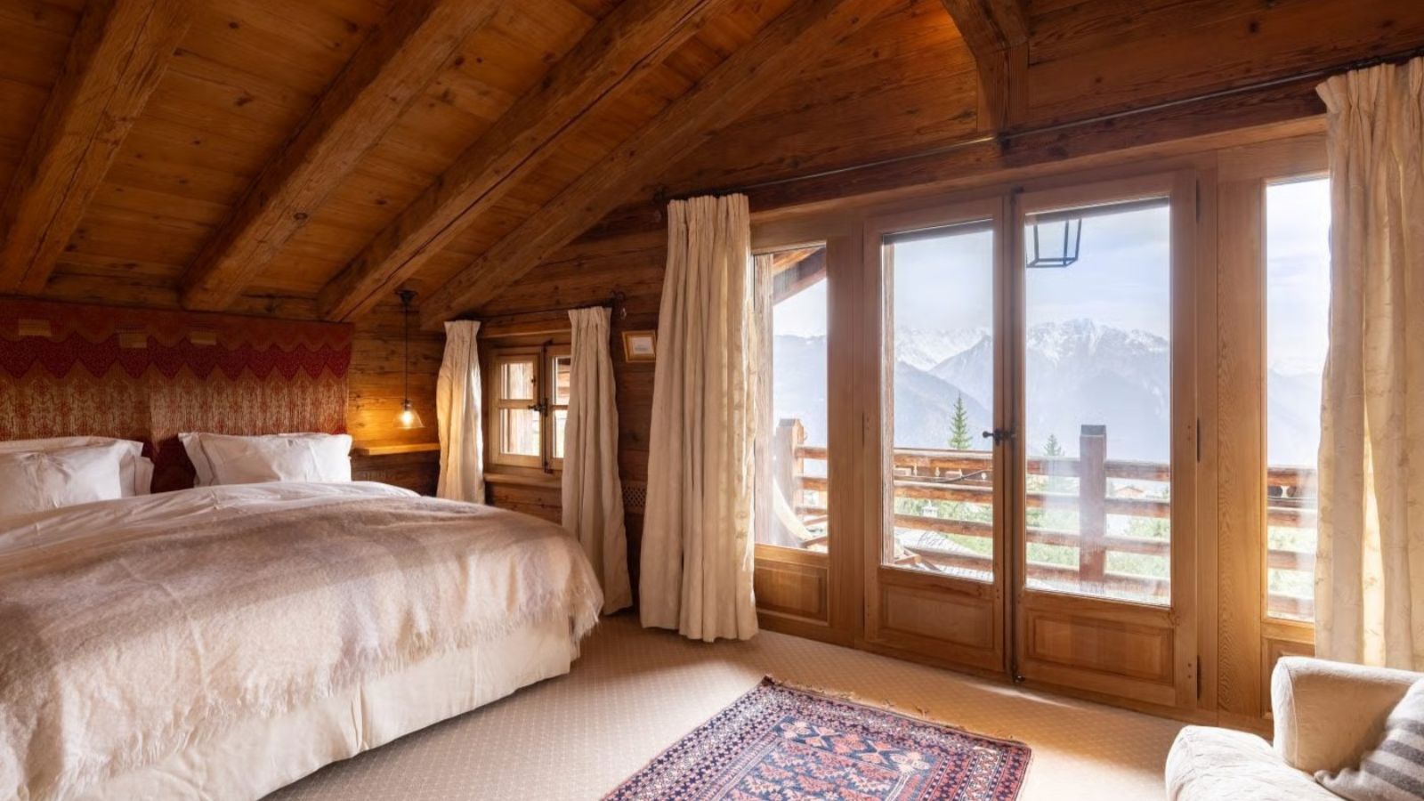 Luxury-Ski-Verbier-Chalet-lalapanzi-OSC-Bedroom.jpg