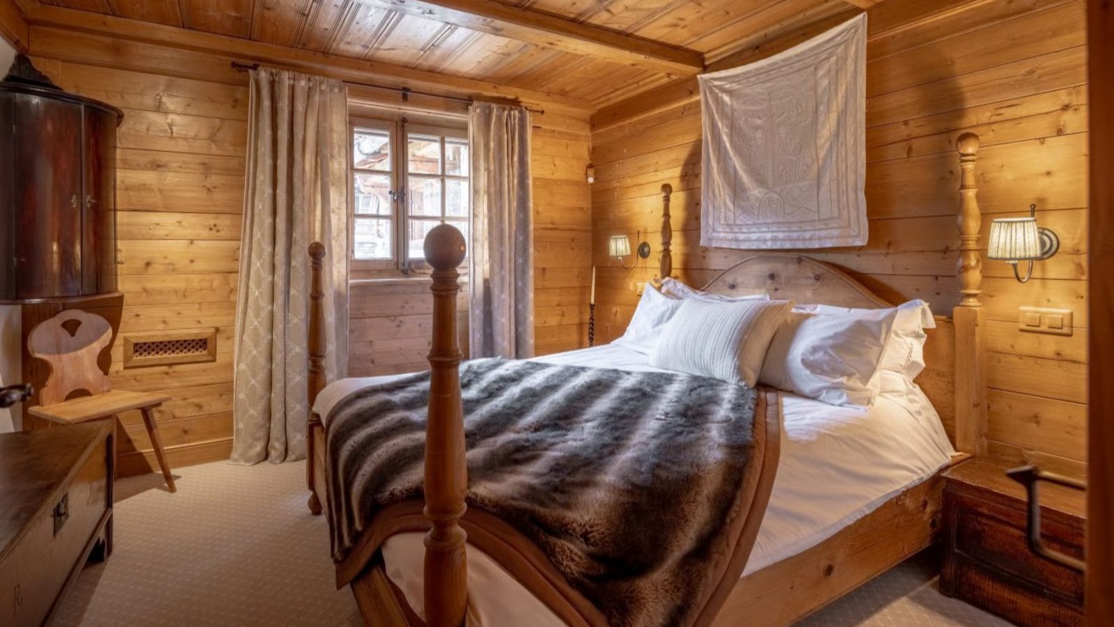 Luxury-Ski-Verbier-Chalet-lalapanzi-OSC-Bedroom2.jpg
