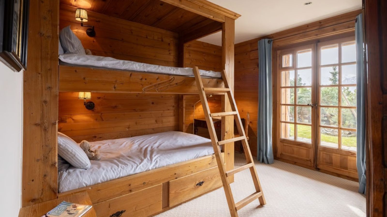 Luxury-Ski-Verbier-Chalet-lalapanzi-OSC-Bunkroom.jpg