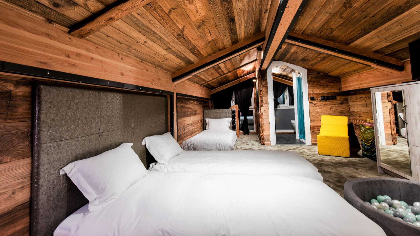Luxury-Ski-Tignes-Chalet Merveilles-OSC- Bedroom (2).jpg