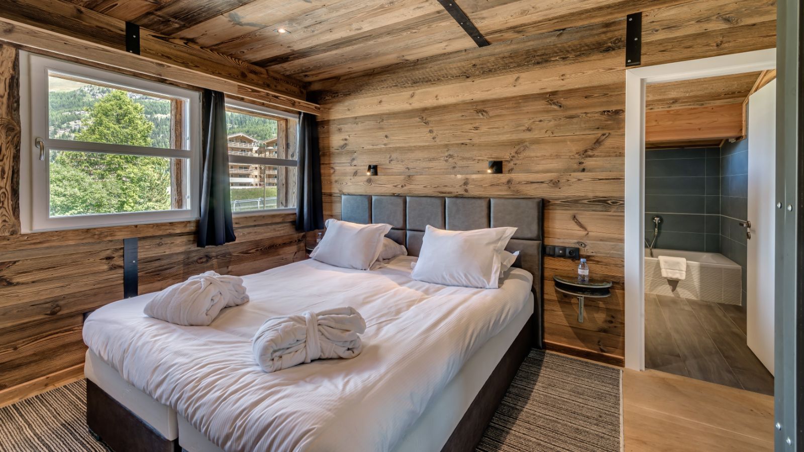 Luxury-Ski-Tignes-Chalet Merveilles-OSC- Bedroom (3).jpg