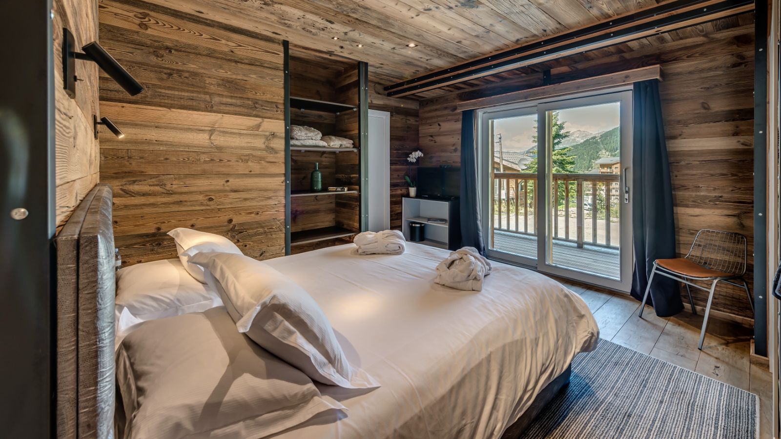 Luxury-Ski-Tignes-Chalet Merveilles-OSC-Bedroom (4).jpg