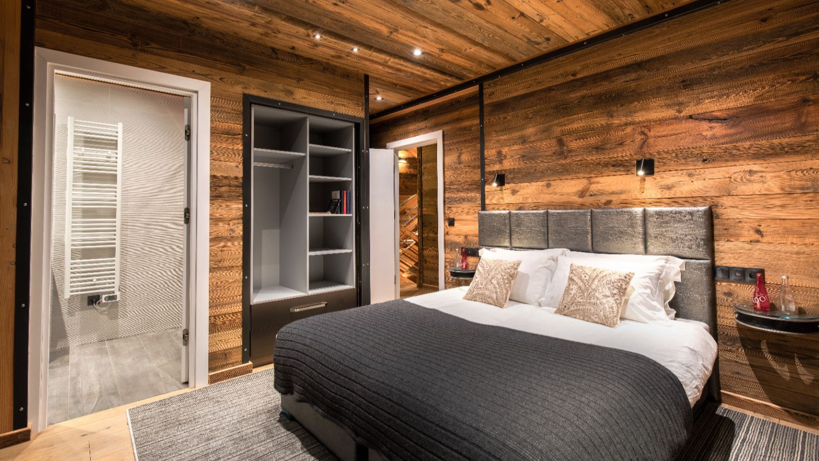 Luxury-Ski-Tignes-Chalet Merveilles-OSC-Bedroom.jpg